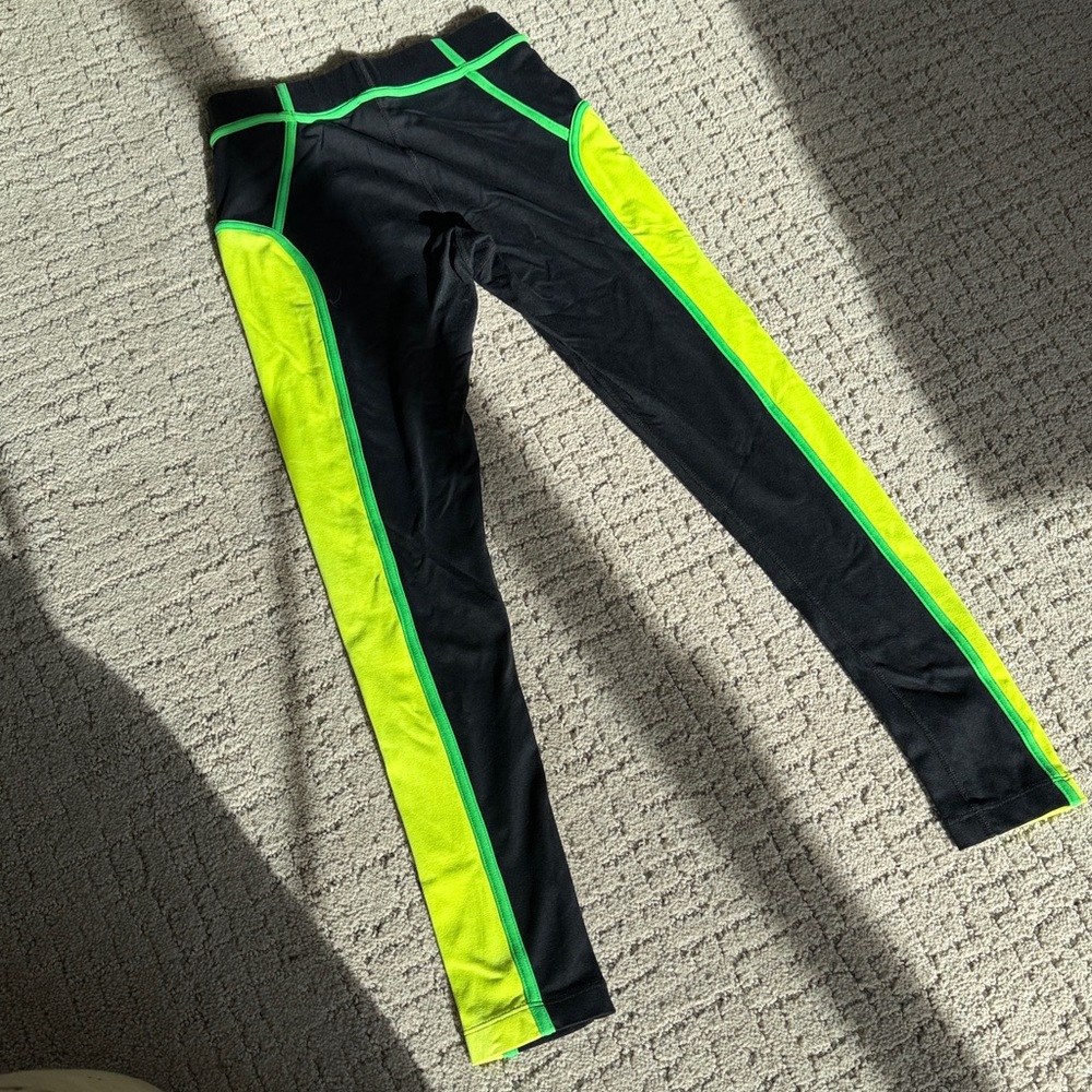 Zumba Black and Neon Yellow piped Leggings - Picture 4 of 4